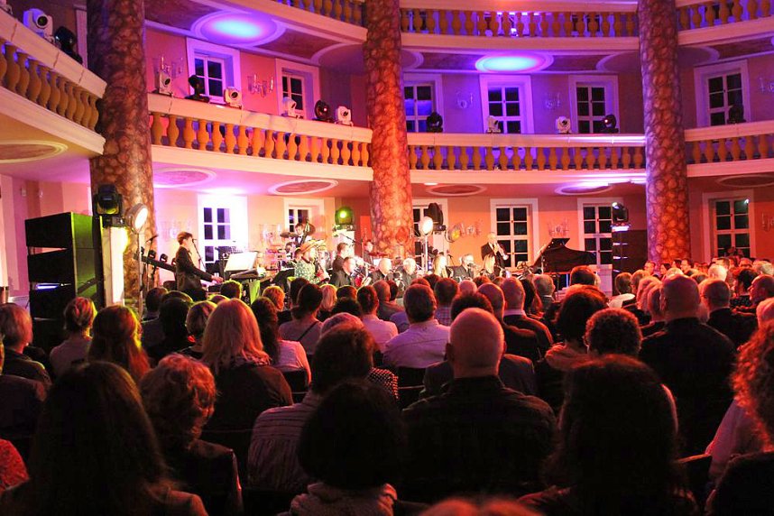 Stehende Ovationen im Achteckhaus