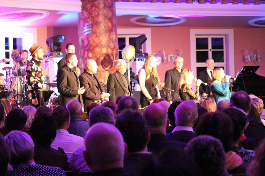 Stehende Ovationen im Achteckhaus