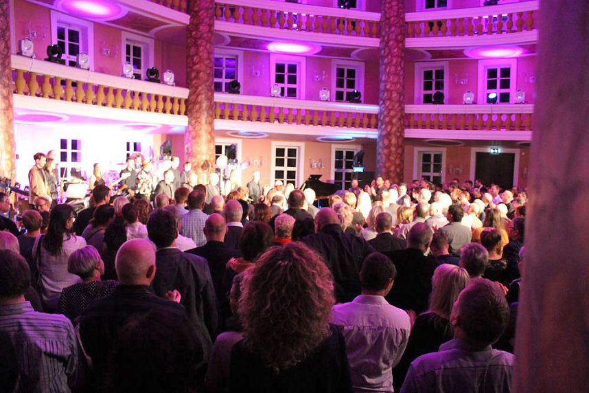 Stehende Ovationen im Achteckhaus