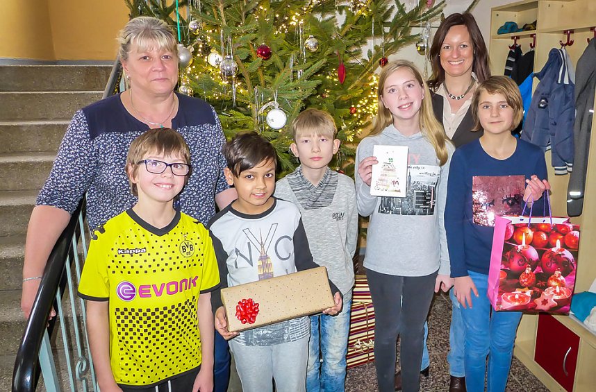 Wippertal-Mitarbeiter helfen dem Weihnachtsmann