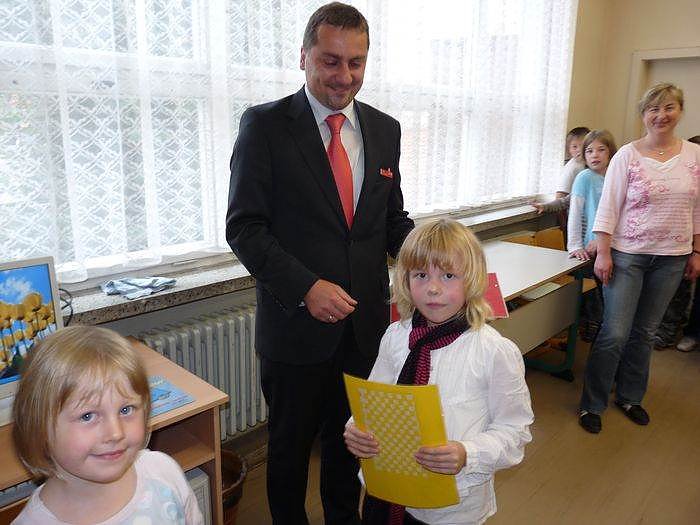 PC-&Uuml;bergabe an Grundschule Heldrungen