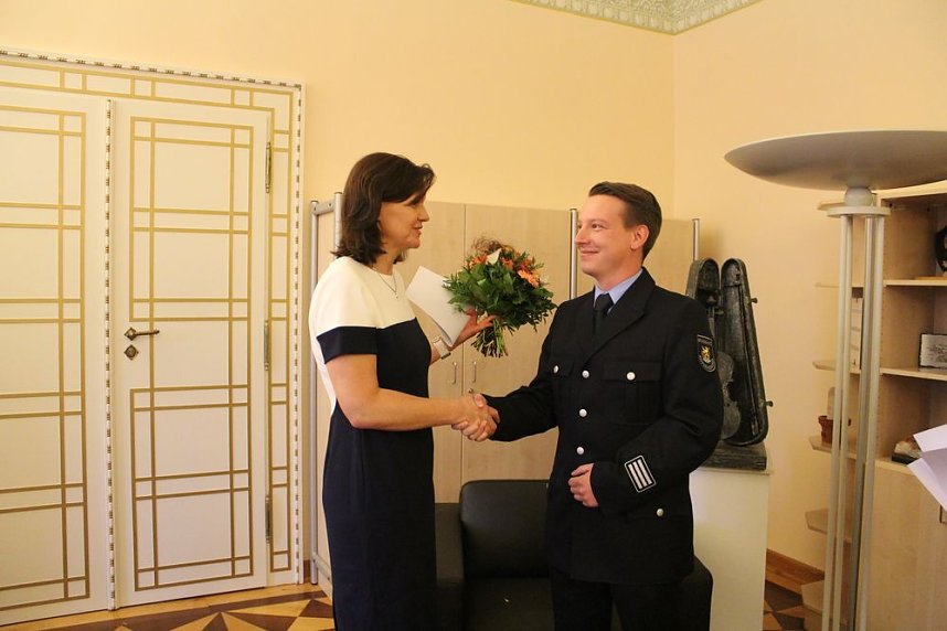 Staffelstab&uuml;bergabe beim Kreisbrandinspektor