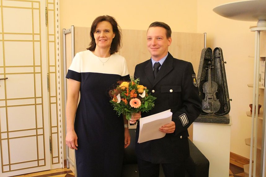 Staffelstab&uuml;bergabe beim Kreisbrandinspektor