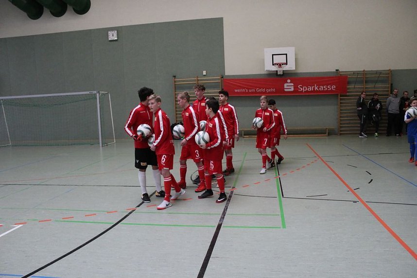 Stark besetzter 5. Allianz-Hallencup begonnen