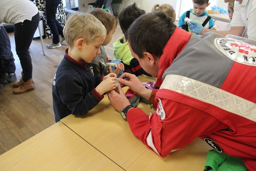 Erste Hilfe &Uuml;bung f&uuml;r Kindergartenkinder