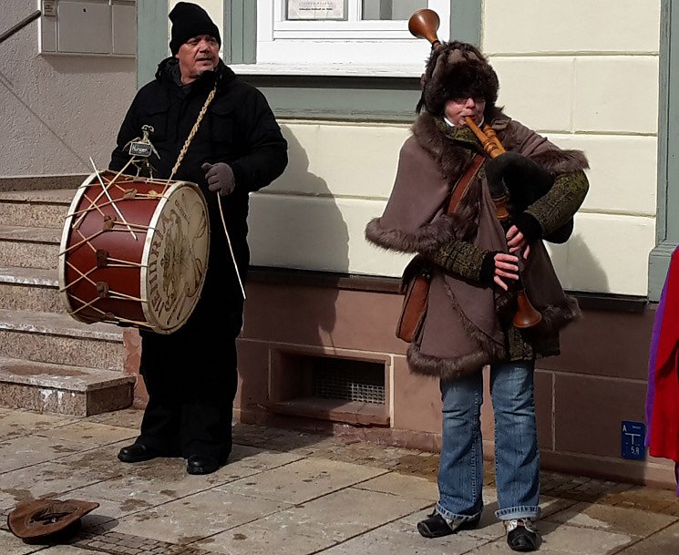 Osterhase holte sich kalte F&uuml;&szlig;e