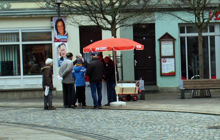 Ostereierverteilung im Zeichen des Wahlkampfes