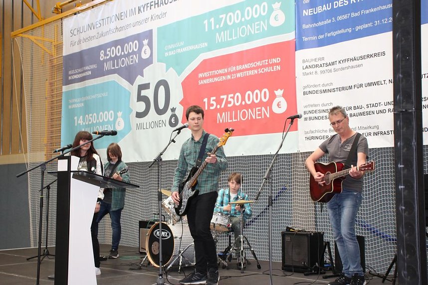 Feierliches Richtfest am Kyffh&auml;usergymnasium