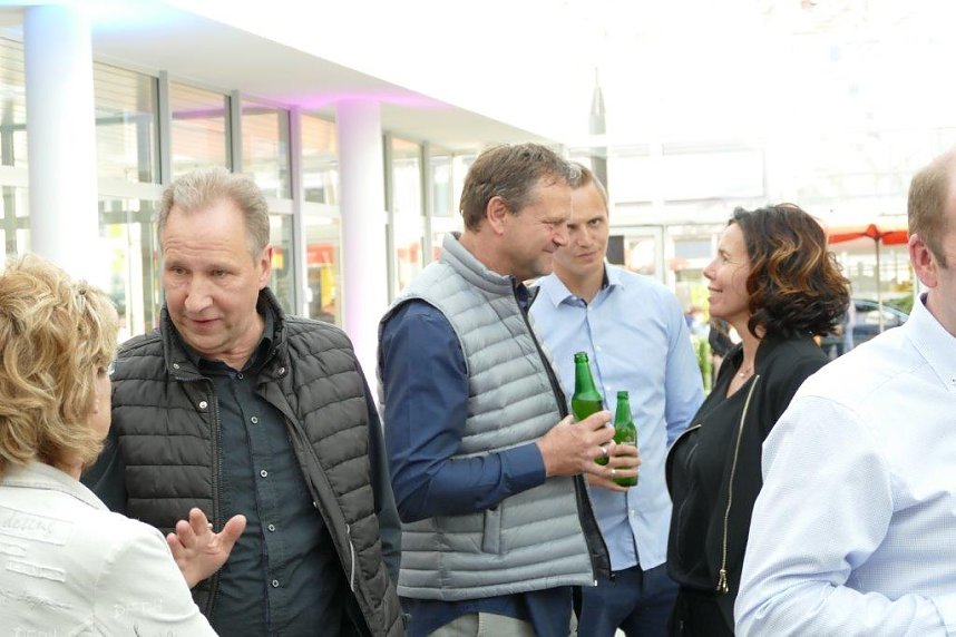 Afterwork-Party im Opel-Autohaus