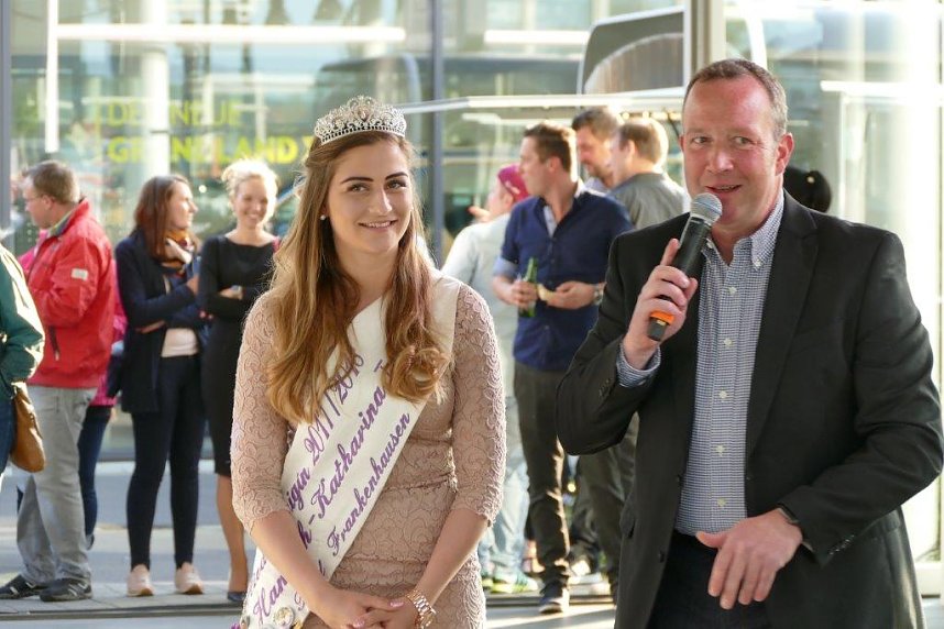 Afterwork-Party im Opel-Autohaus