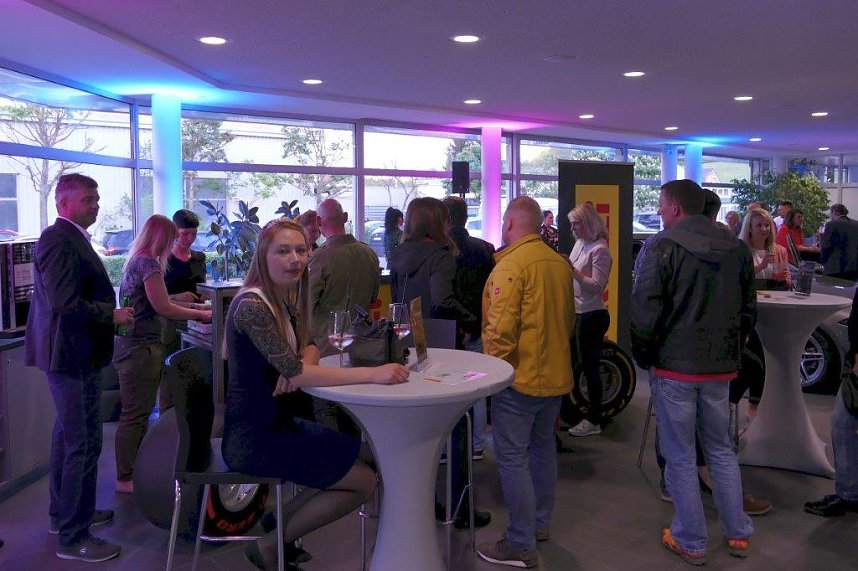 Afterwork-Party im Mercedes-Autohaus