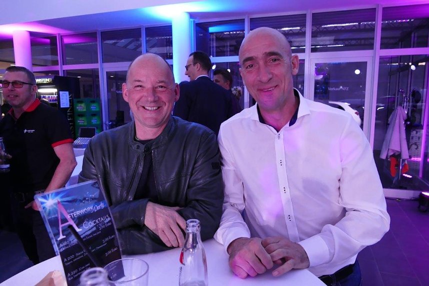 Afterwork-Party im Mercedes-Autohaus