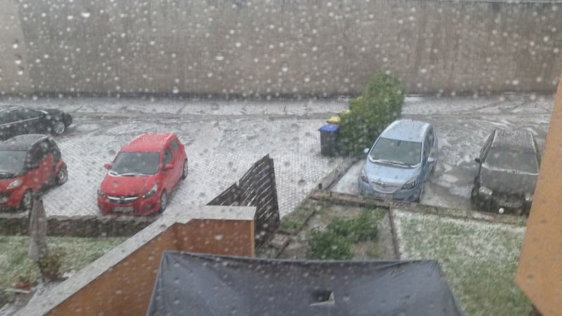 Hagel im Blumenkasten