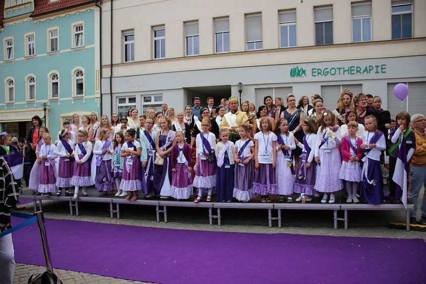 Fliederprinzessin in Amt eingef&uuml;hrt