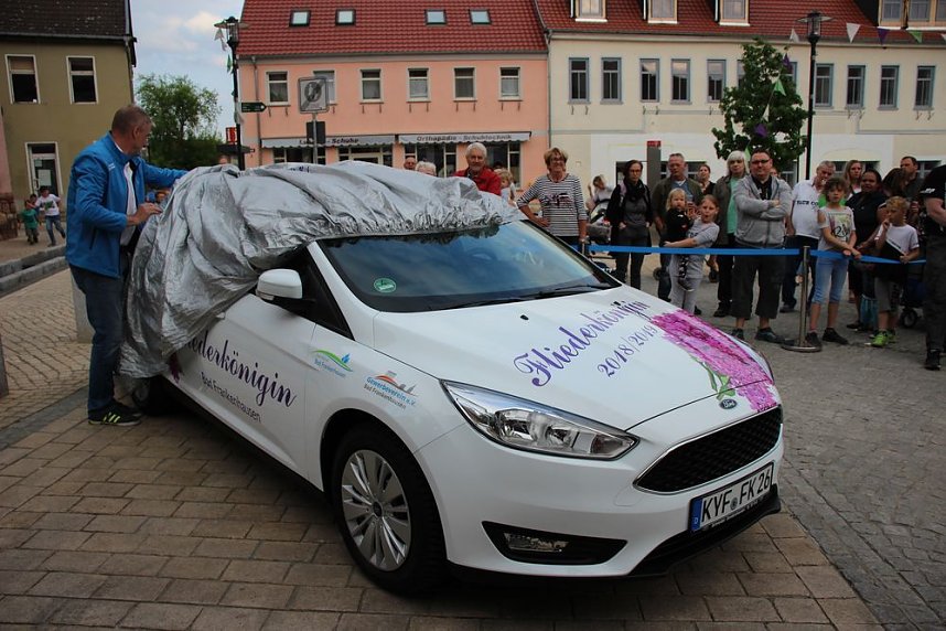 Fliederprinzessin in Amt eingef&uuml;hrt