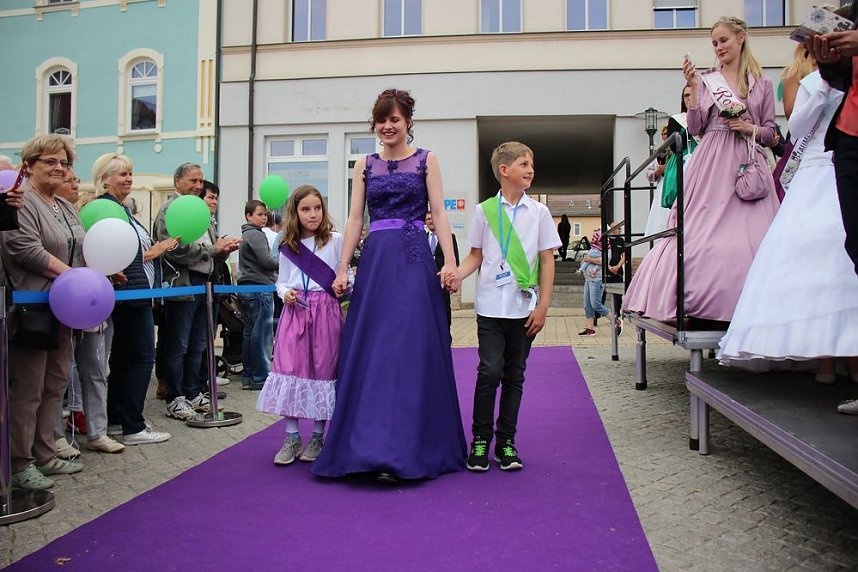 Fliederprinzessin in Amt eingef&uuml;hrt