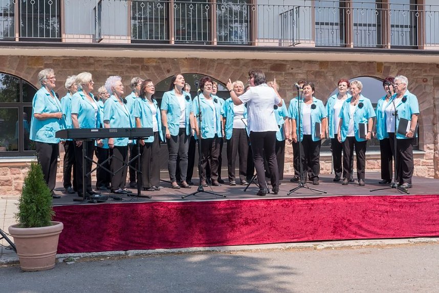 8. Kyffh&auml;user Singen auf dem Burghof