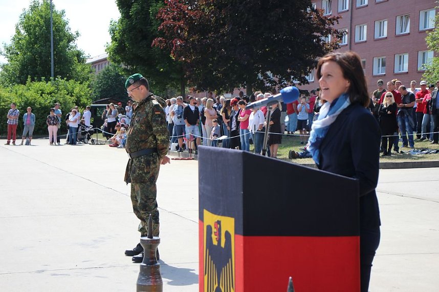 Einheiten der Bundeswehr verabschiedet