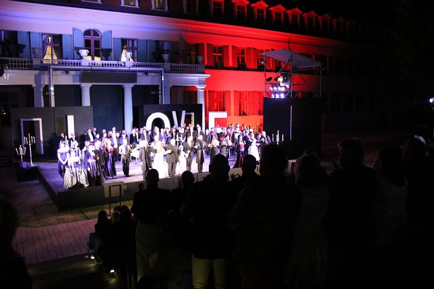 La traviata mit glanzvoller Premiere