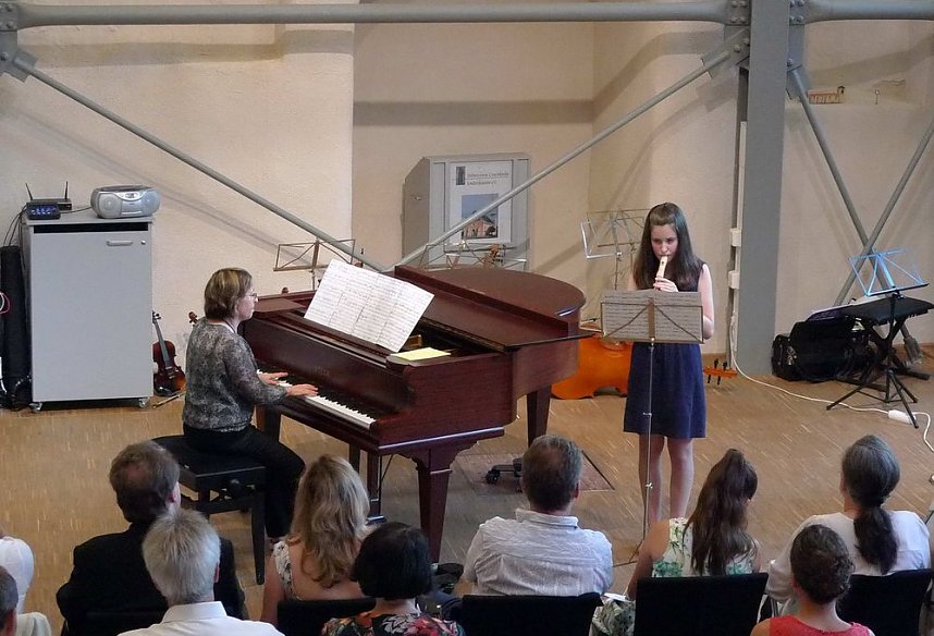 Junge K&uuml;nstler in der Cruciskirche
