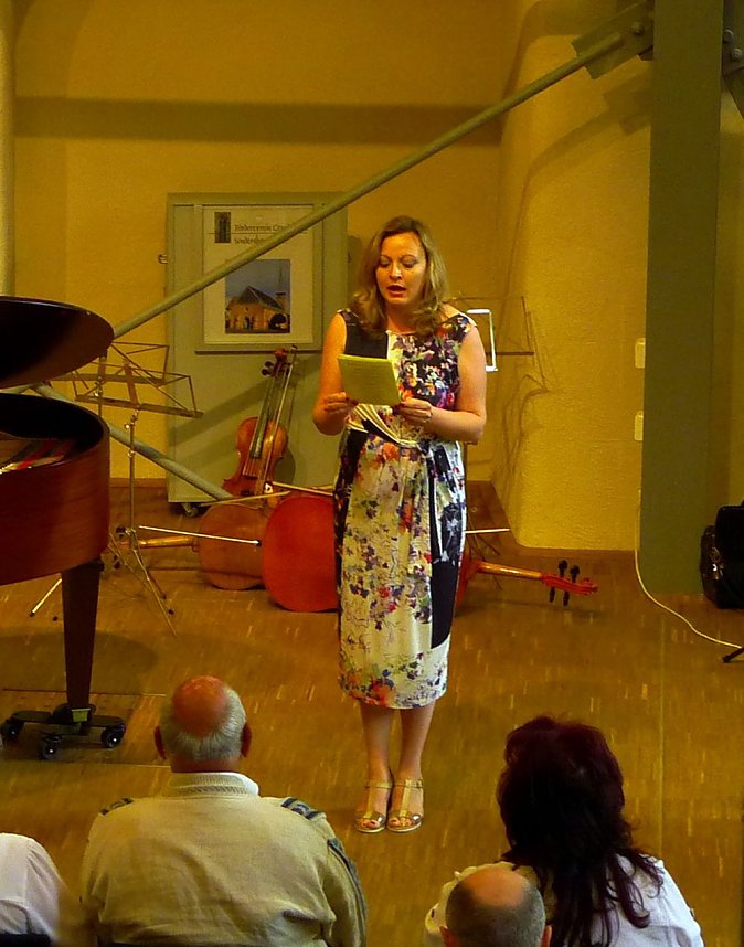 Junge K&uuml;nstler in der Cruciskirche