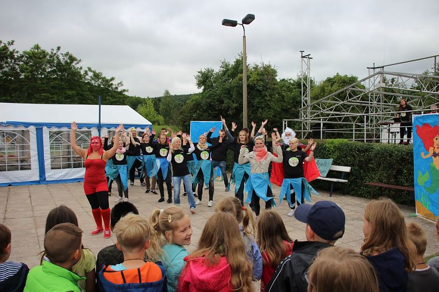 Schwimmbadfest mit der Fachschule