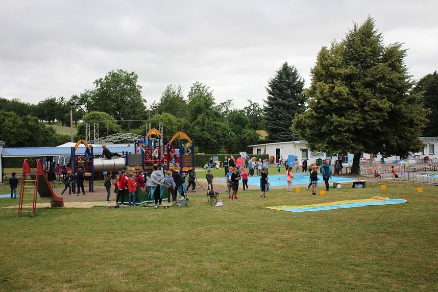 Schwimmbadfest mit der Fachschule