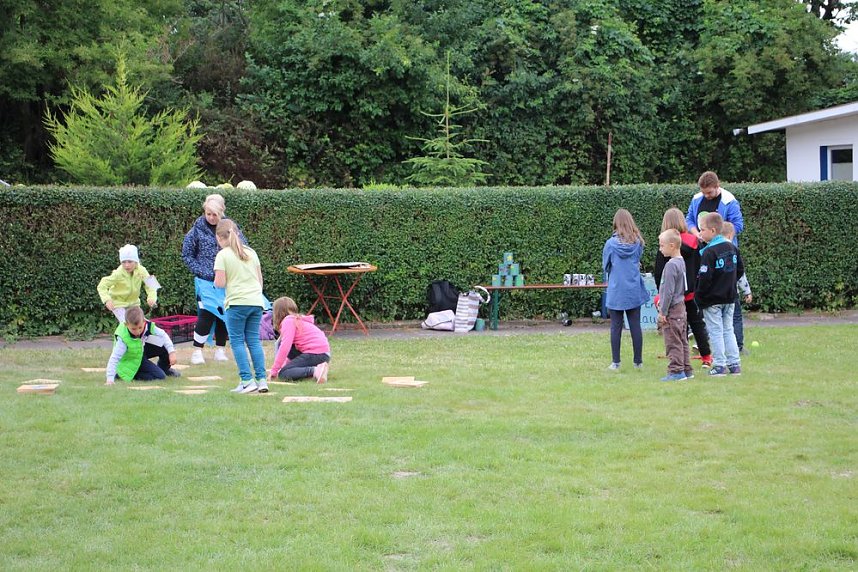 Schwimmbadfest mit der Fachschule