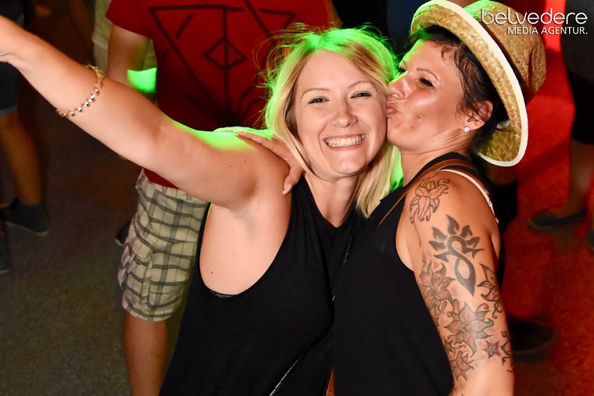 In den Sonntag hinein wurde in Nordhausen nicht nur auf den Pl&auml;tzen und Stra&szlig;e in der Innenstadt gefeiert, nach dem Ende Altstadtfest-Samstags ging es im Jugendclubhaus weiter... 