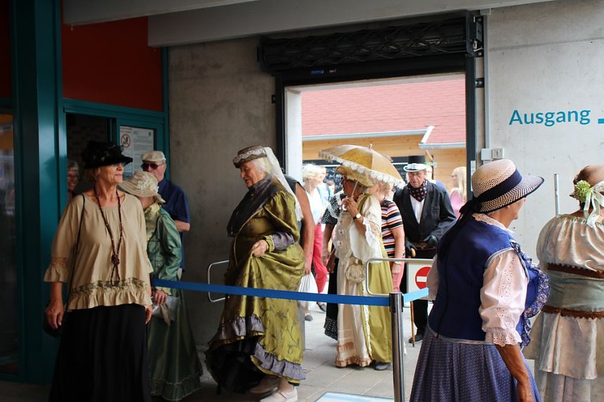 Erste Weltmeister im Brustr&uuml;ckw&auml;rtsschwimmen