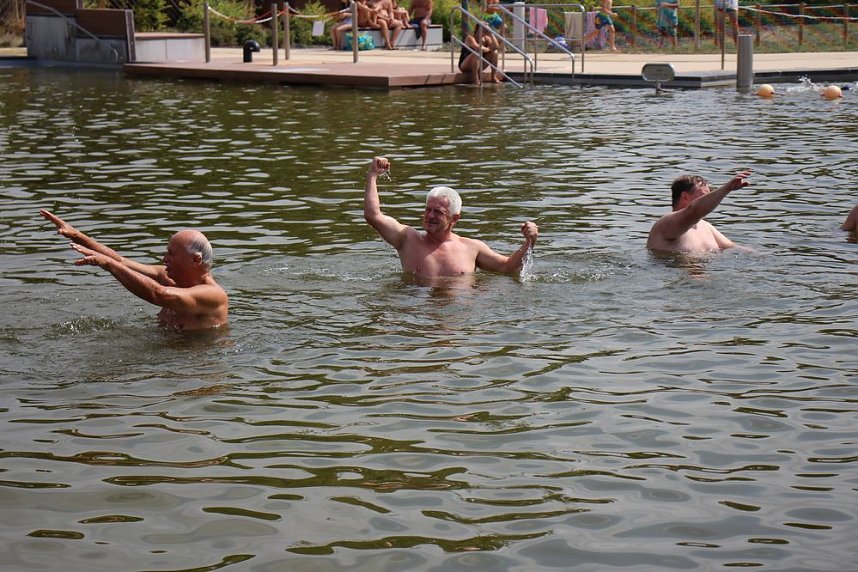 Erste Weltmeister im Brustr&uuml;ckw&auml;rtsschwimmen