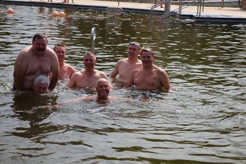 Erste Weltmeister im Brustr&uuml;ckw&auml;rtsschwimmen