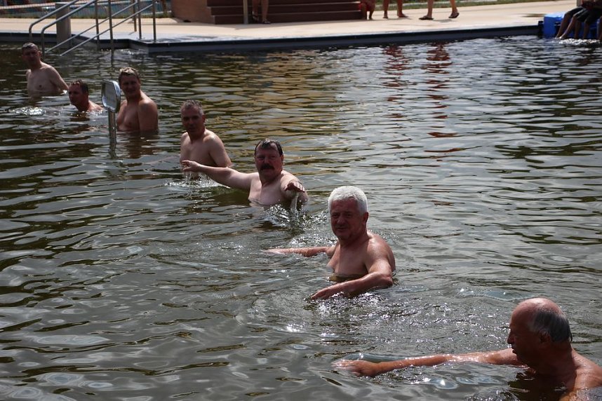 Erste Weltmeister im Brustr&uuml;ckw&auml;rtsschwimmen