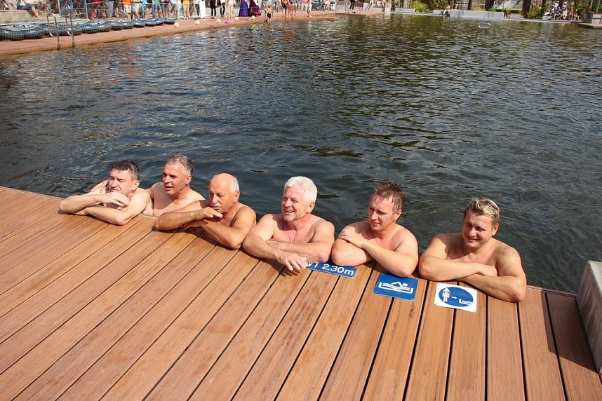 Erste Weltmeister im Brustr&uuml;ckw&auml;rtsschwimmen