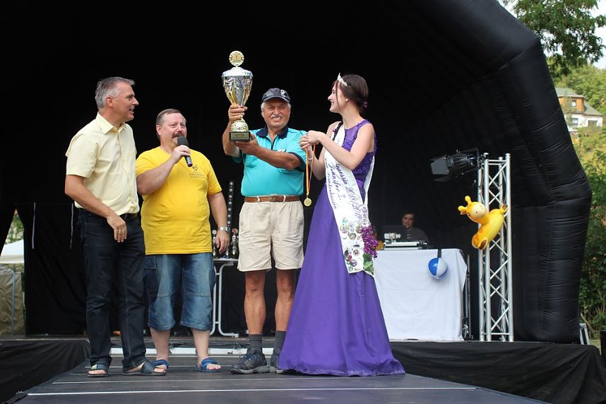 Erste Weltmeister im Brustr&uuml;ckw&auml;rtsschwimmen