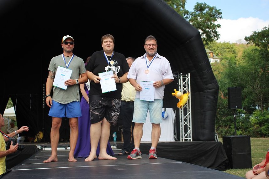 Erste Weltmeister im Brustr&uuml;ckw&auml;rtsschwimmen