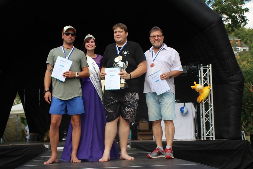 Erste Weltmeister im Brustr&uuml;ckw&auml;rtsschwimmen