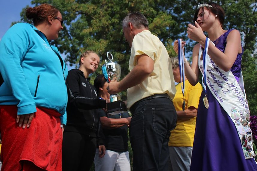 Erste Weltmeister im Brustr&uuml;ckw&auml;rtsschwimmen