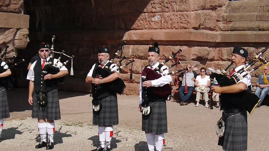 Barbarossa Pipers & Drums am Kyffh&auml;user