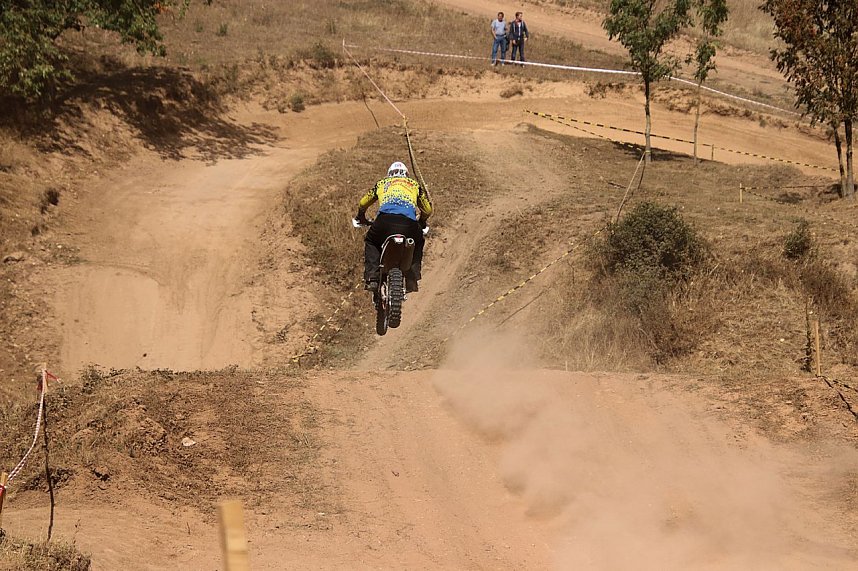 Fliegende Maschinen am Weinberg