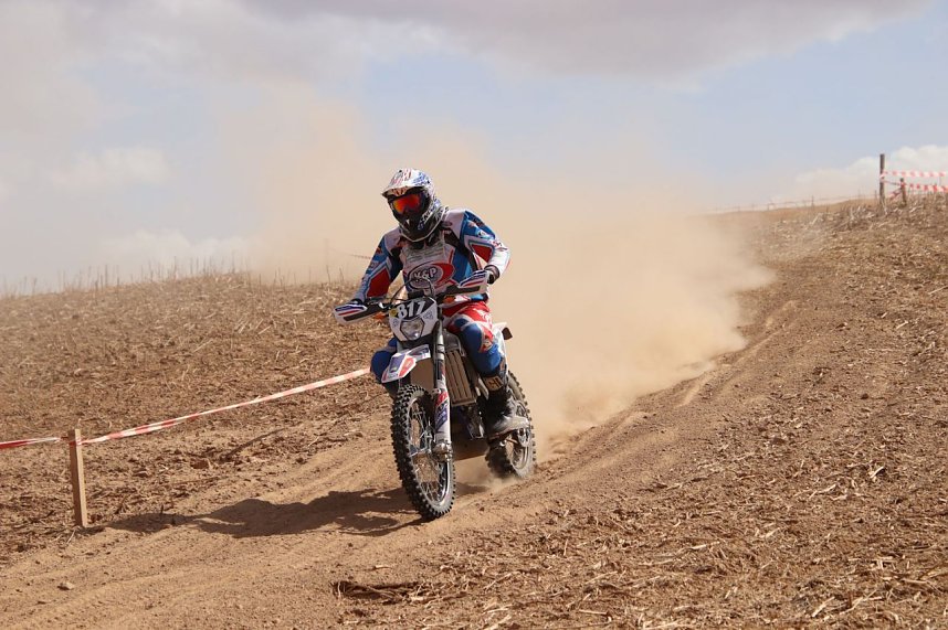 Fliegende Maschinen am Weinberg