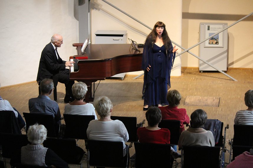 Ihr solltet genie&szlig;en...!"