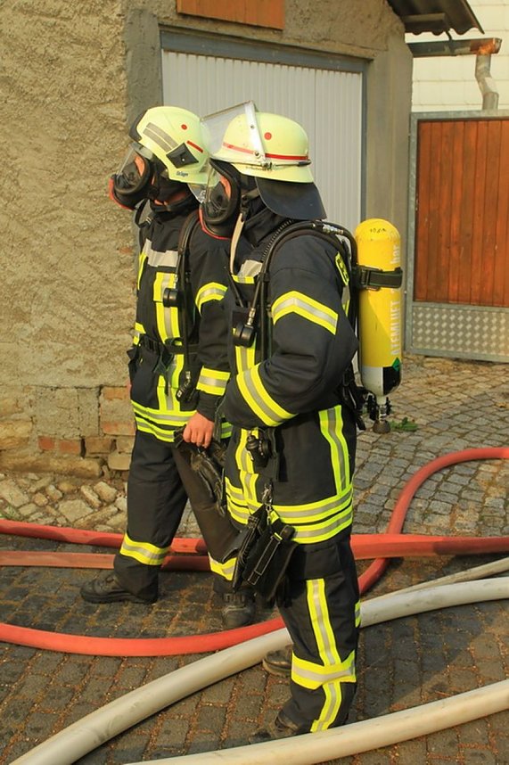 Eine Verletzte bei Wohnhausbrand (Update)