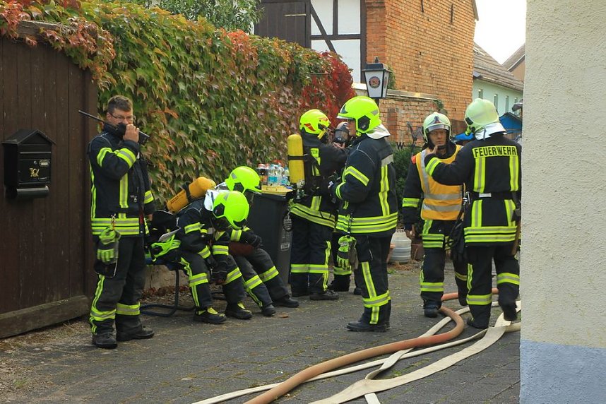 Eine Verletzte bei Wohnhausbrand (Update)