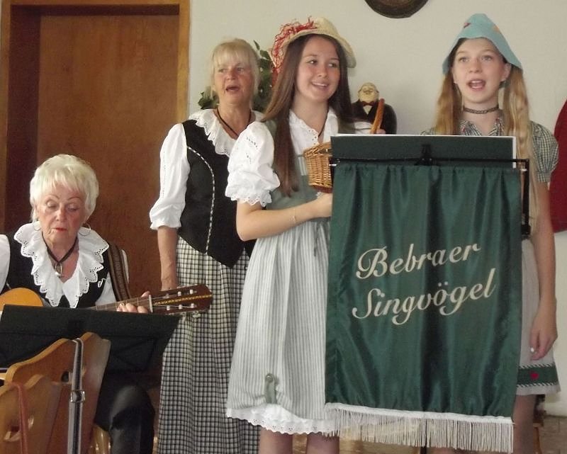 Herbstfest im WB 4 mit Bebraer Singv&ouml;geln gefeiert