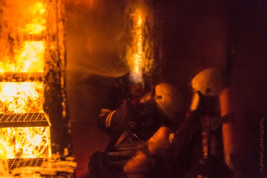 Feuerwehren &uuml;bten in Greu&szlig;en