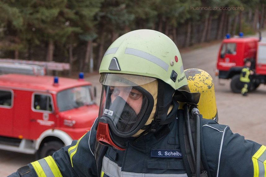 Feuerwehren &uuml;bten in Greu&szlig;en