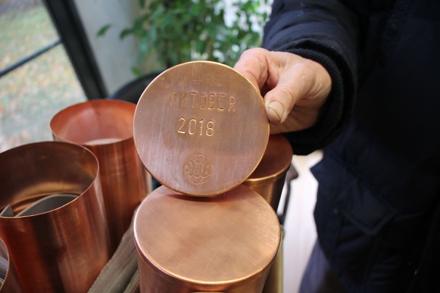 Turmhaube mit Dokumenten best&uuml;ckt