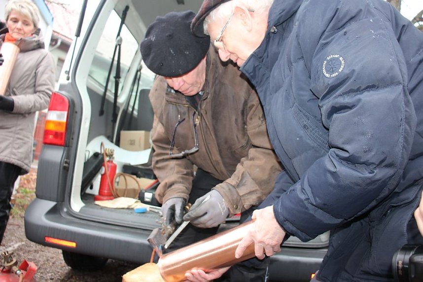 Turmhaube mit Dokumenten best&uuml;ckt