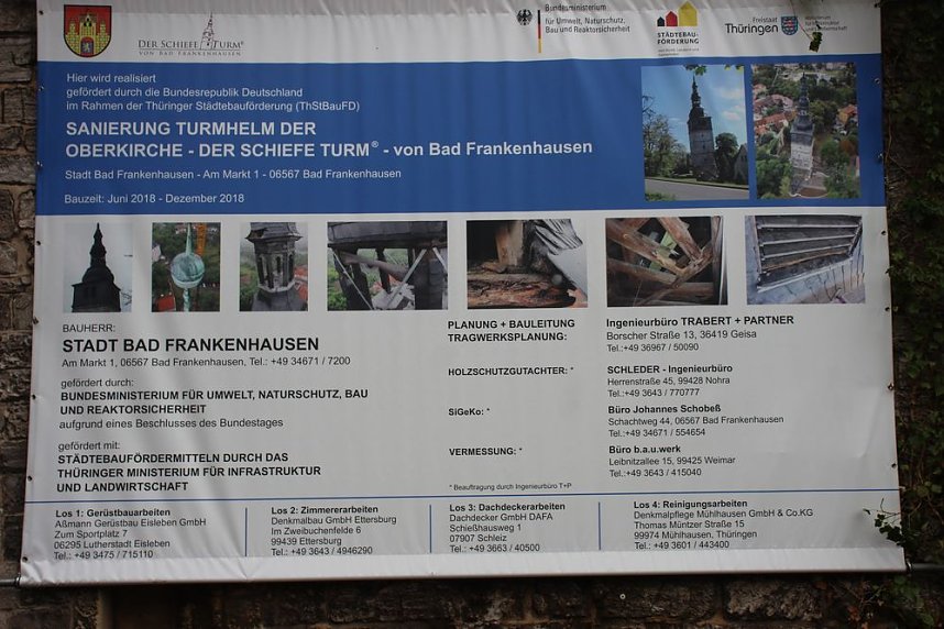 Turmhaube mit Dokumenten best&uuml;ckt